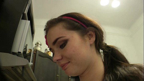 Revista pornô de novinha dando sua buceta rosada