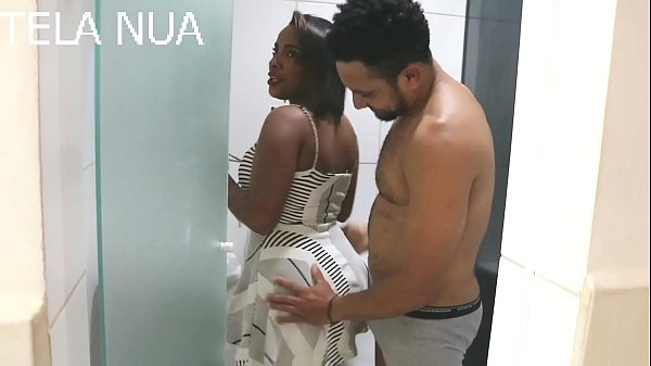 Rabuda negra brasileira transando gostoso demais