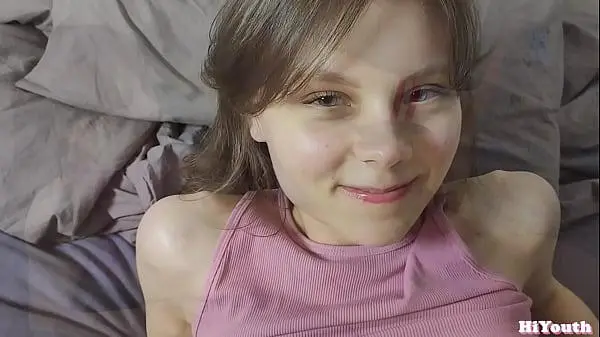 Prima novinha safada mamando e dando sua bucetinha rosada